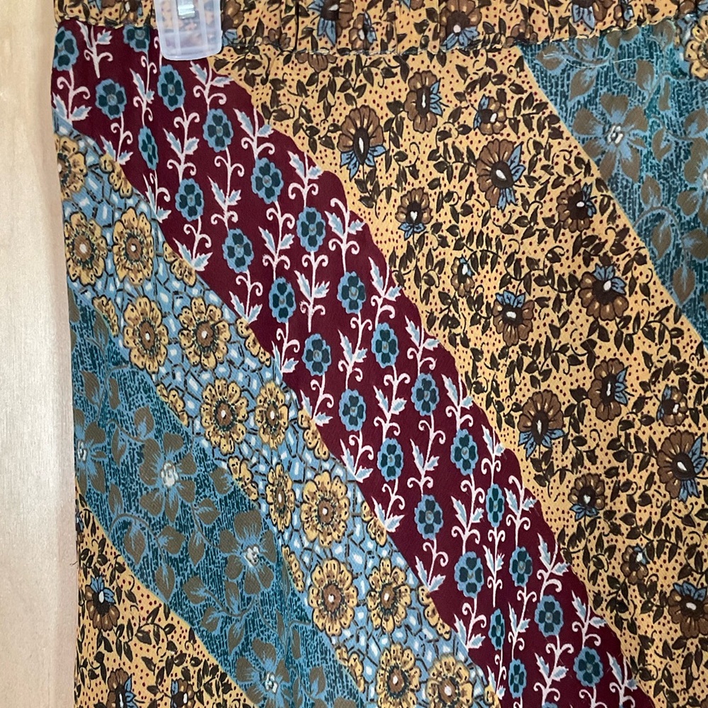 Christopher & Banks Pattern Skirt - EUC - Picture 3 of 4